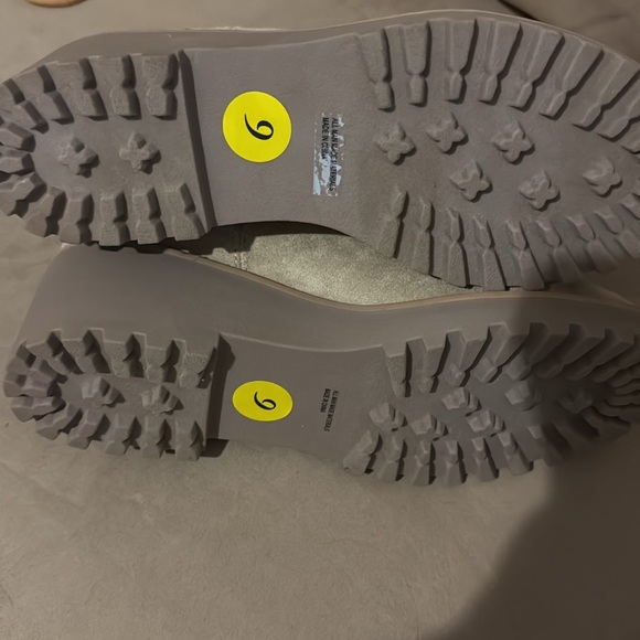 Women's DV Dolce Vita Rielle Ankle Bootie size 9 color Dune. NWOT - Picture 10 of 11